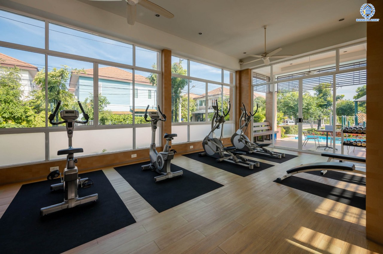 บ้านมือสองตกแต่งใหม่ โครงการ รติรมย์ ฟิฟท์ ราชพฤกษ์-ปิ่นเกล้า หลังมุม เนื้อที่ 57.5 ตร.ว. ฟังก์ชัน 3 ห้องนอน 3 ห้องน้ำ 2 ที่จอดรถ บรรยากาศเป็นส่วนตัว บนทำเลยอดนิยม เชื่อมต่อถนนสวนผัก, ถนนราชพฤกษ์, ถนนบางกรวย-ไทรน้อย ใกล้เซ็นทรัลเวสต์วิลล์ และจุดขึ้นทางด่วน "ศรีรัช"